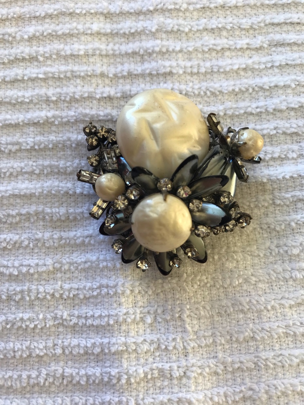 Vintage Miriam Haskell cream faux pearls brooch